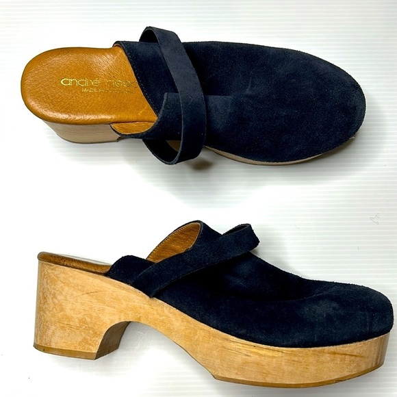 Andre Assous Signature Clogs in Navy - Picture 3 of 10